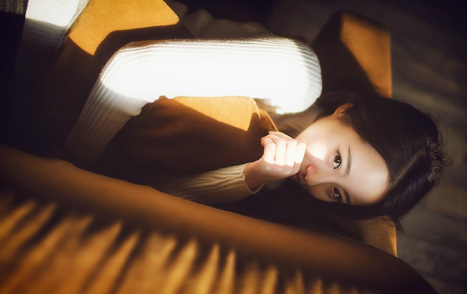 “好了，这些东西无须解释，我也没理由去吃一个死人的醋。”吕布点点头，人都是自己的了，跟了自己这么些年，难道还担心小乔因为一个死人做出什么蠢事？若真是那样，那也就没有存在的必要了。